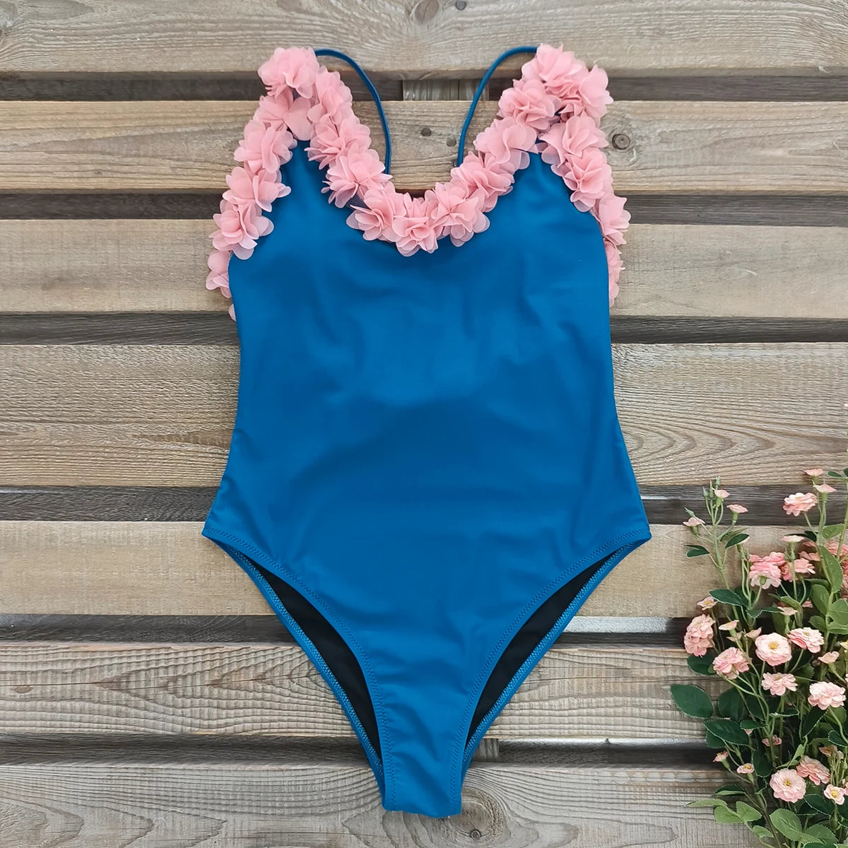 Maillot de bain une pièce fleuri avec monokini à volants