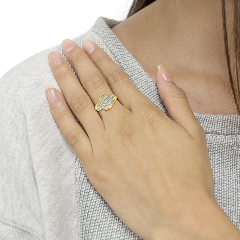 10K Yellow Gold Round and Baguette Diamond-Cut Ring