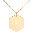 Collier hexagonal en argent gravé Sister