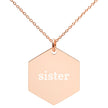 Collier hexagonal en argent gravé Sister