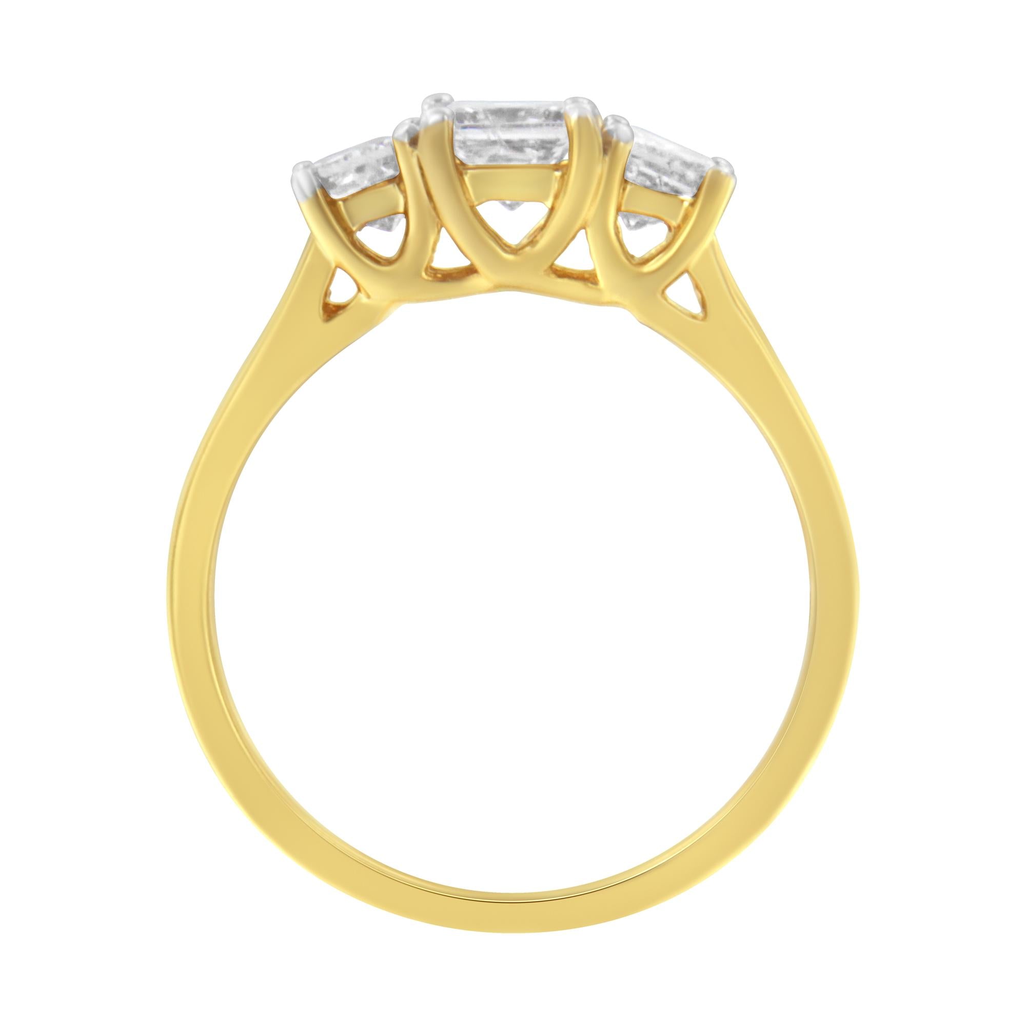 Bague à trois pierres en or jaune 10 carats avec diamants taille princesse