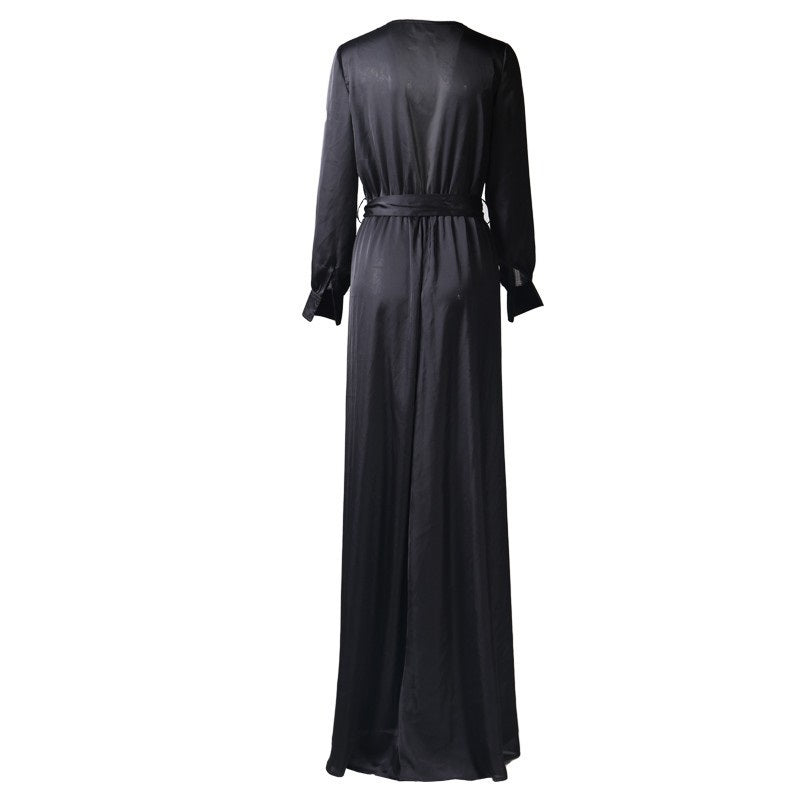 Robe longue noire fendue sur la cuisse