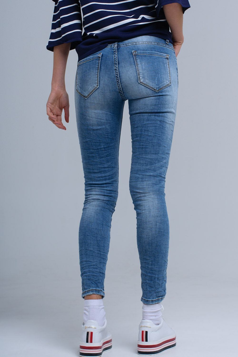 Jean skinny avec déchirures