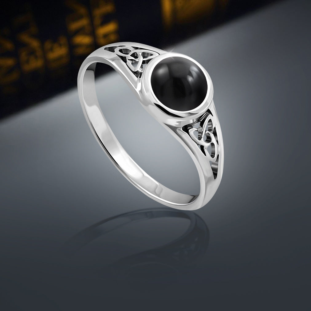 Bague en argent avec nœud de trinité en onyx noir