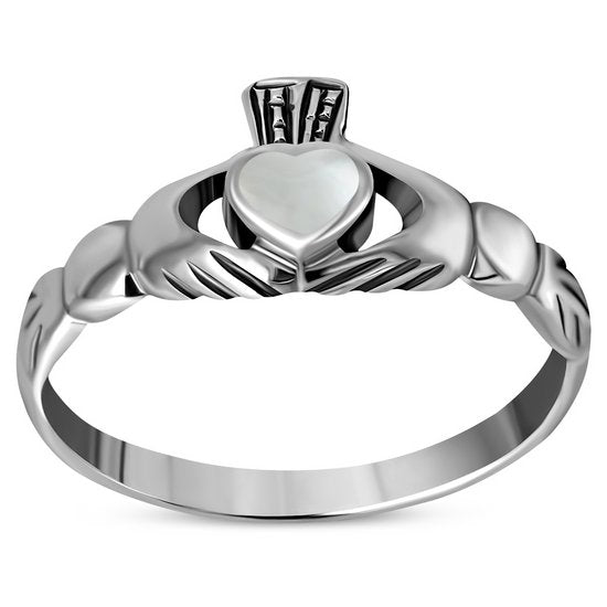 Bague en argent de Claddagh irlandais en nacre