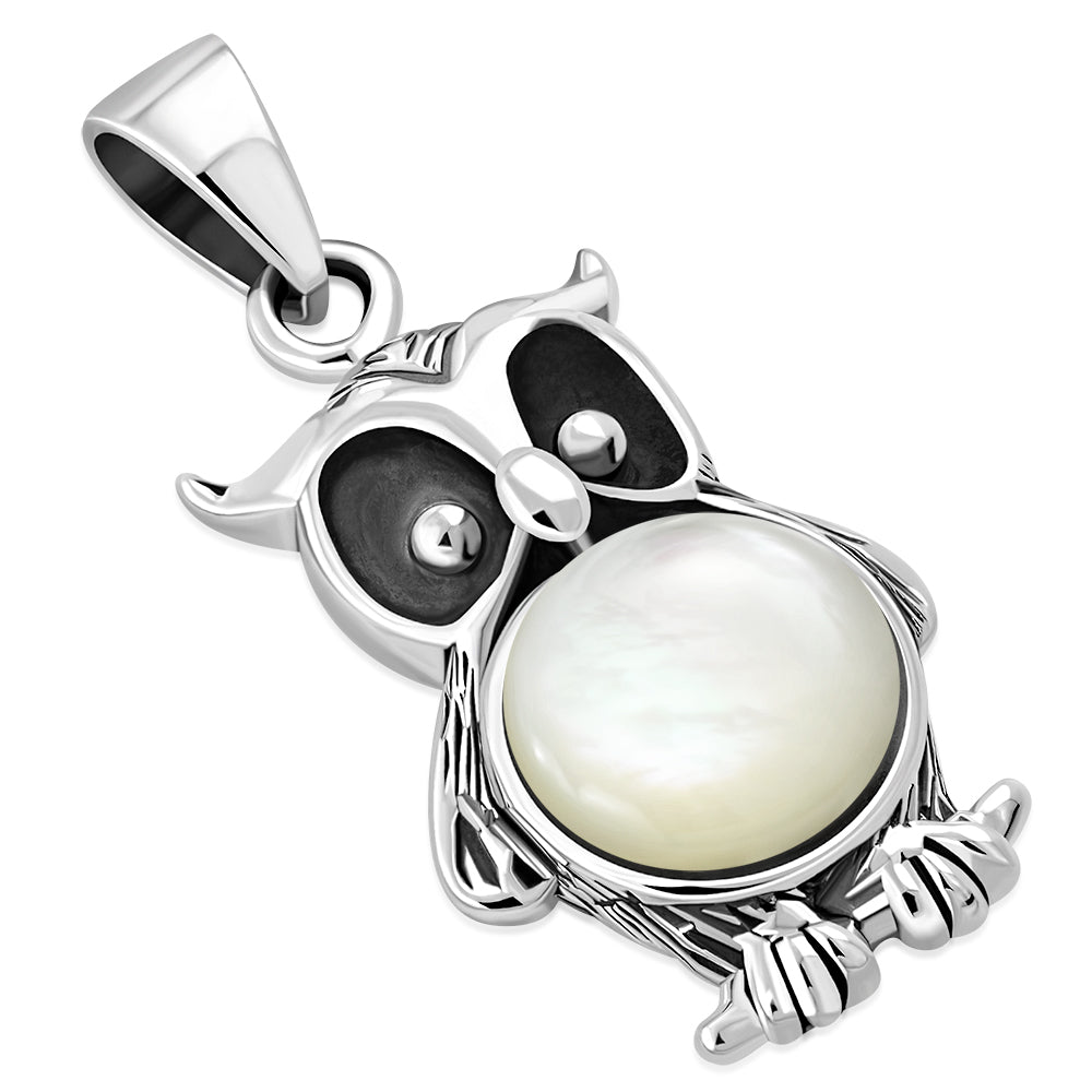 Pendentif en argent avec coquille de nacre et hibou de nuit