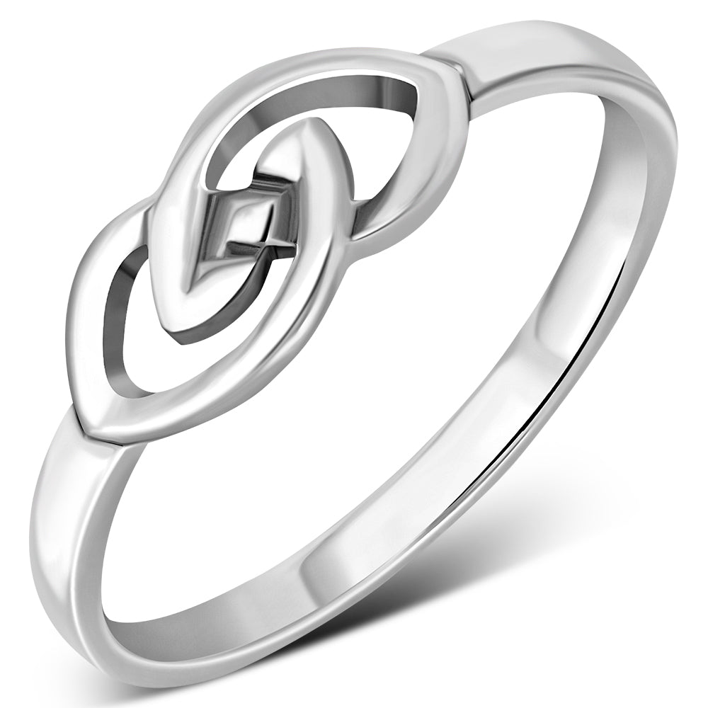 Bague en argent simple et délicate avec nœud celtique