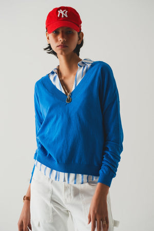 Pull en maille fine à col en V en bleu