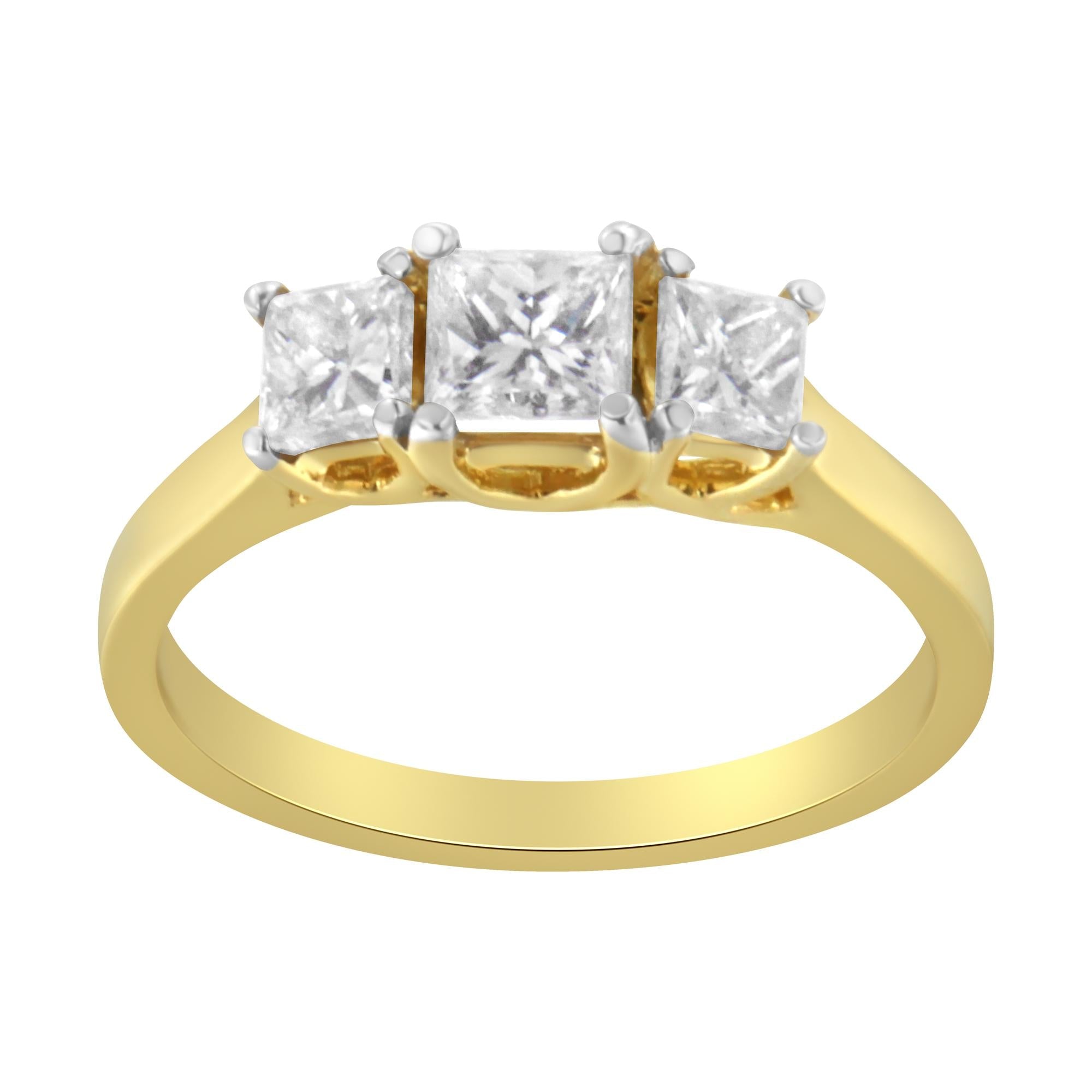 Bague à trois pierres en or jaune 10 carats avec diamants taille princesse