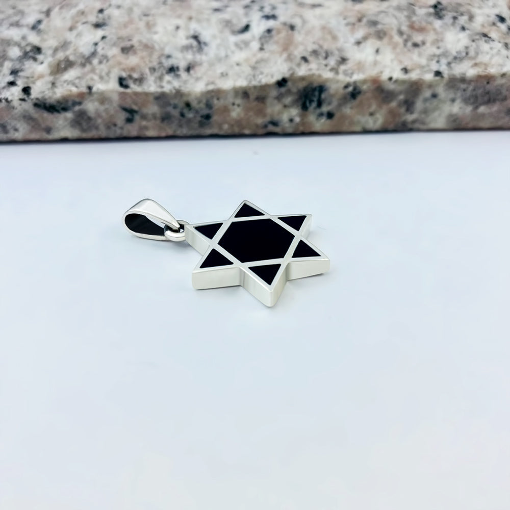 Pendentif en argent avec étoile de David en onyx noir