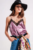 Camisole en satin et dentelle en lilas