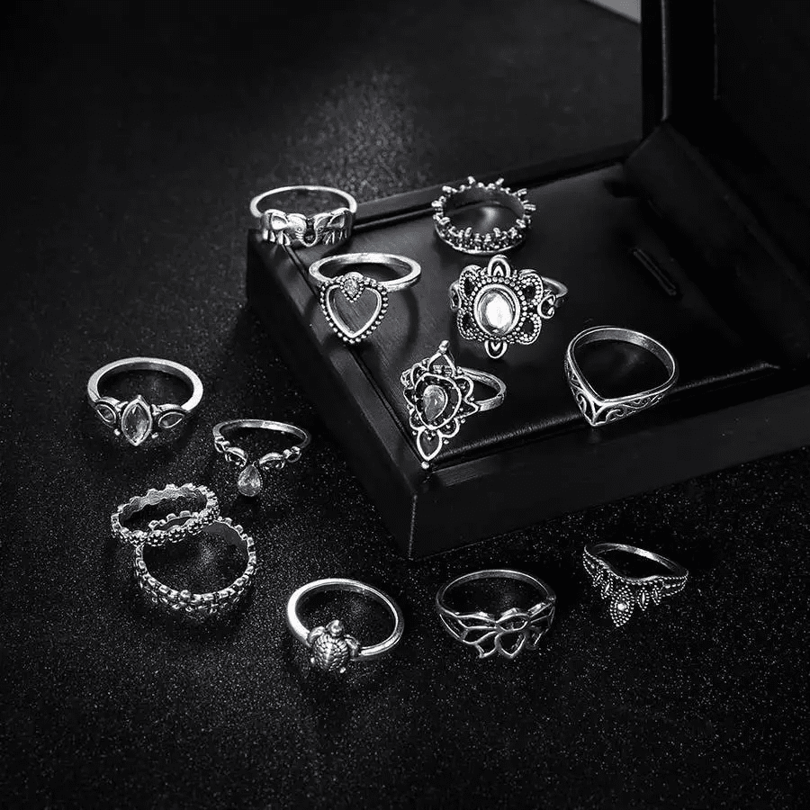 Vintage Women's 13 Piece Rings Set