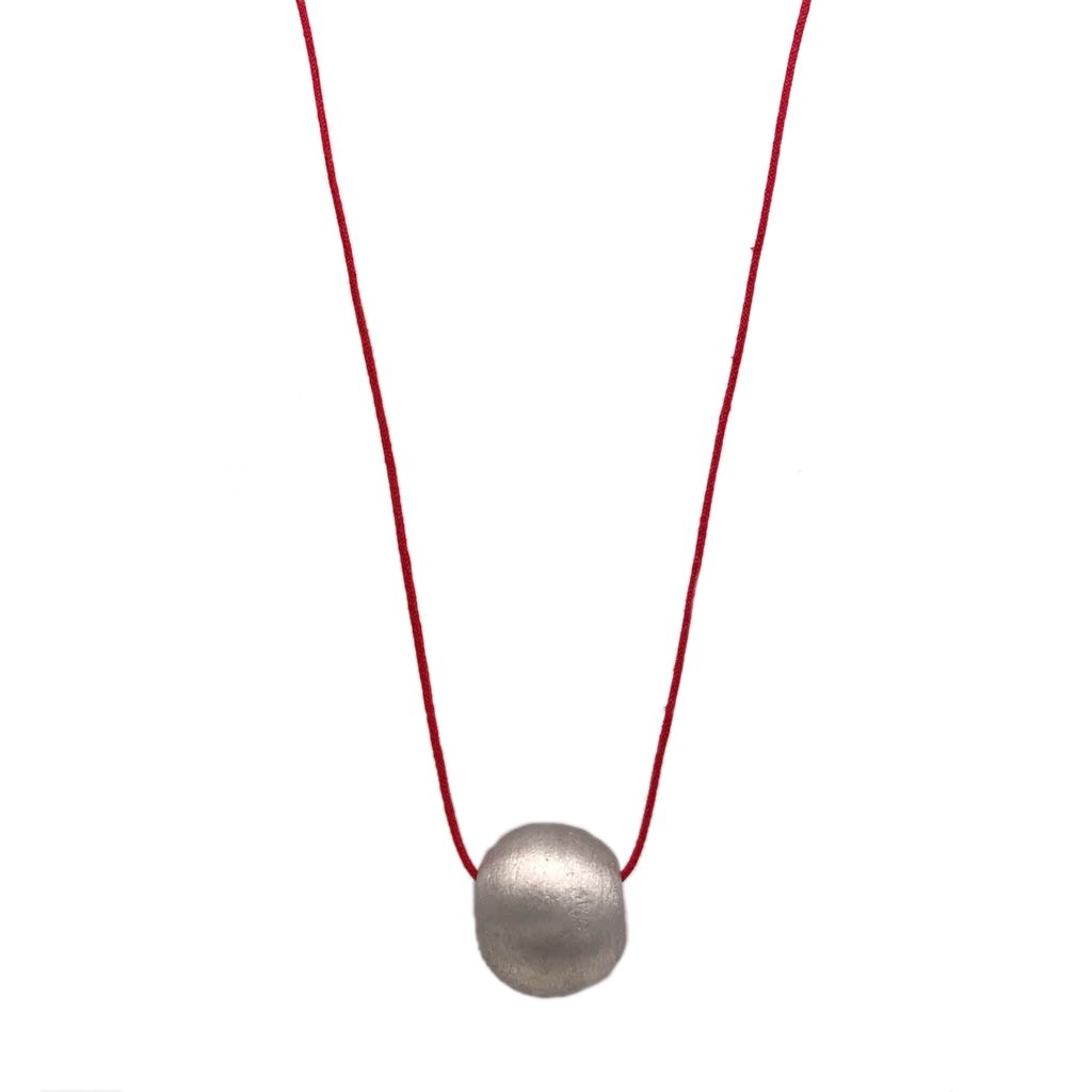 Collier boule de bombe recyclée