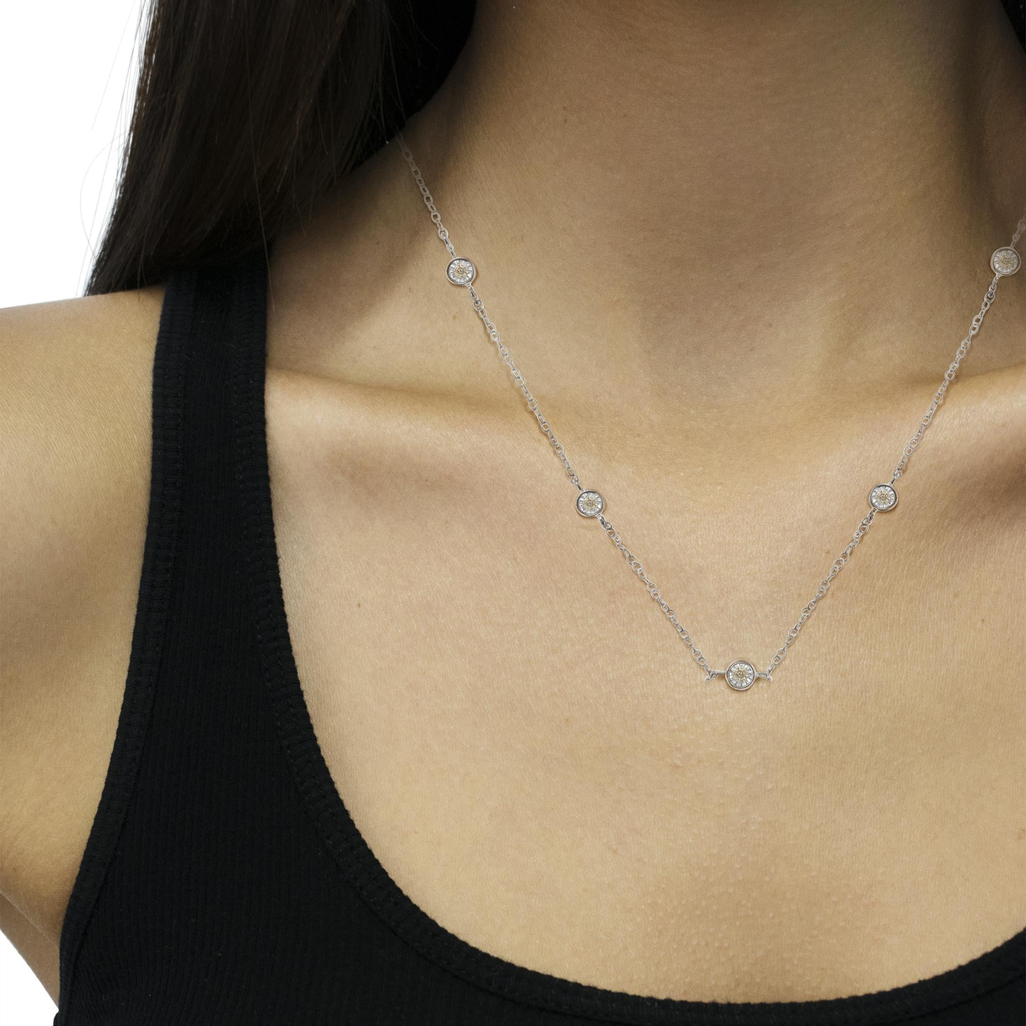 Collier station de diamants en argent sterling