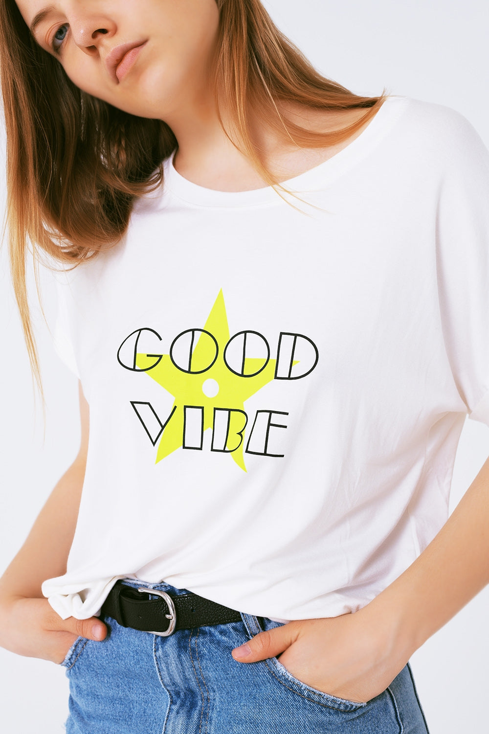 Boat Neckline Relaxed Fit T-Shirt Fluor Good Vibe Logo