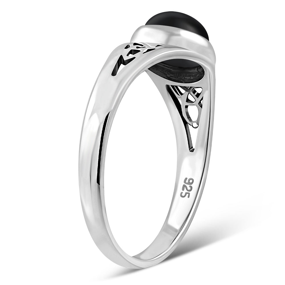 Bague en argent avec nœud de trinité en onyx noir