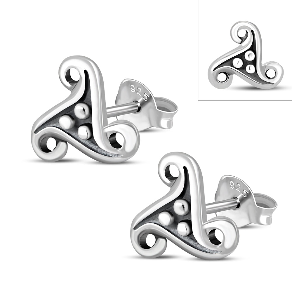 Boucles d'oreilles en argent à tige triskel celtique