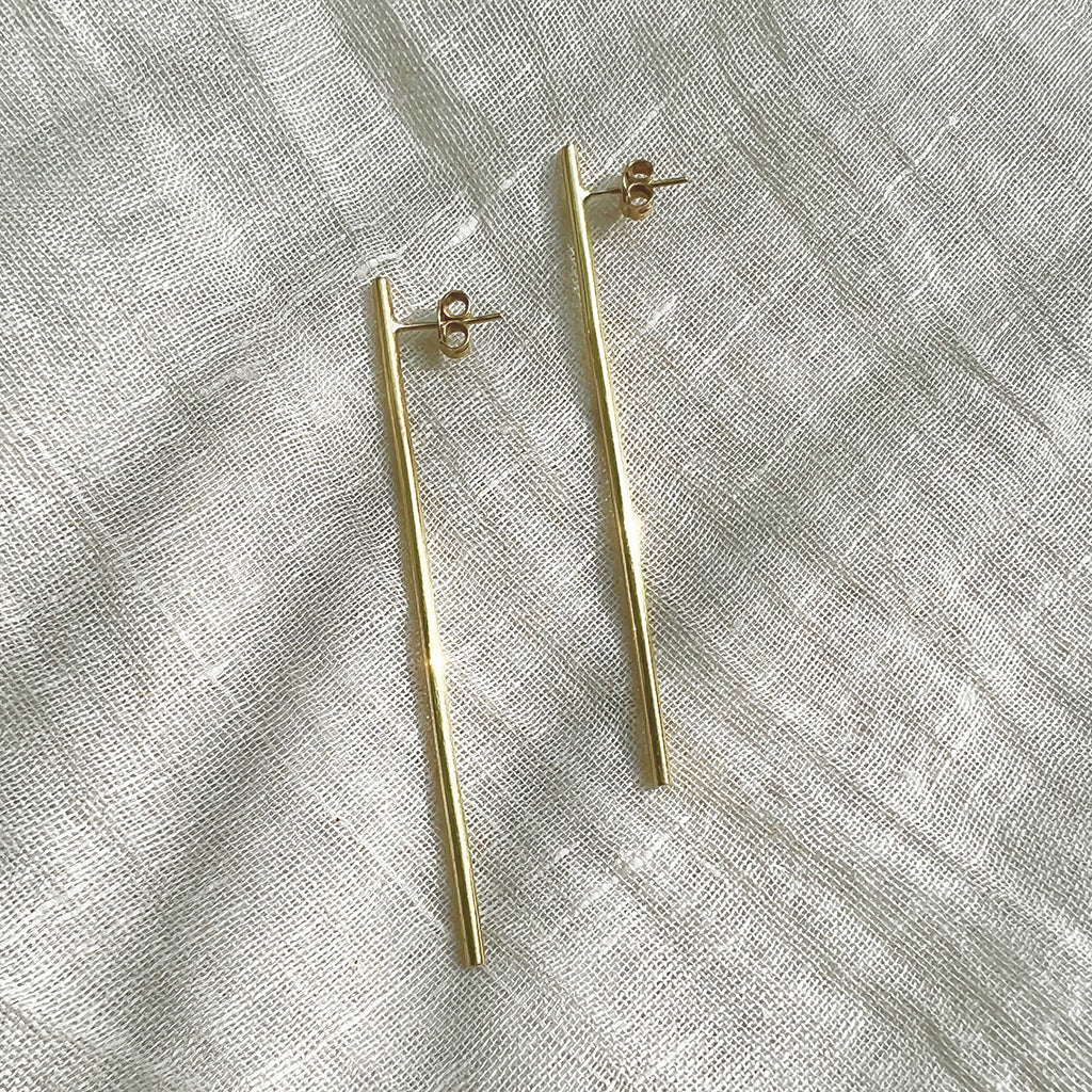 Boucles d'oreilles à barre minimale