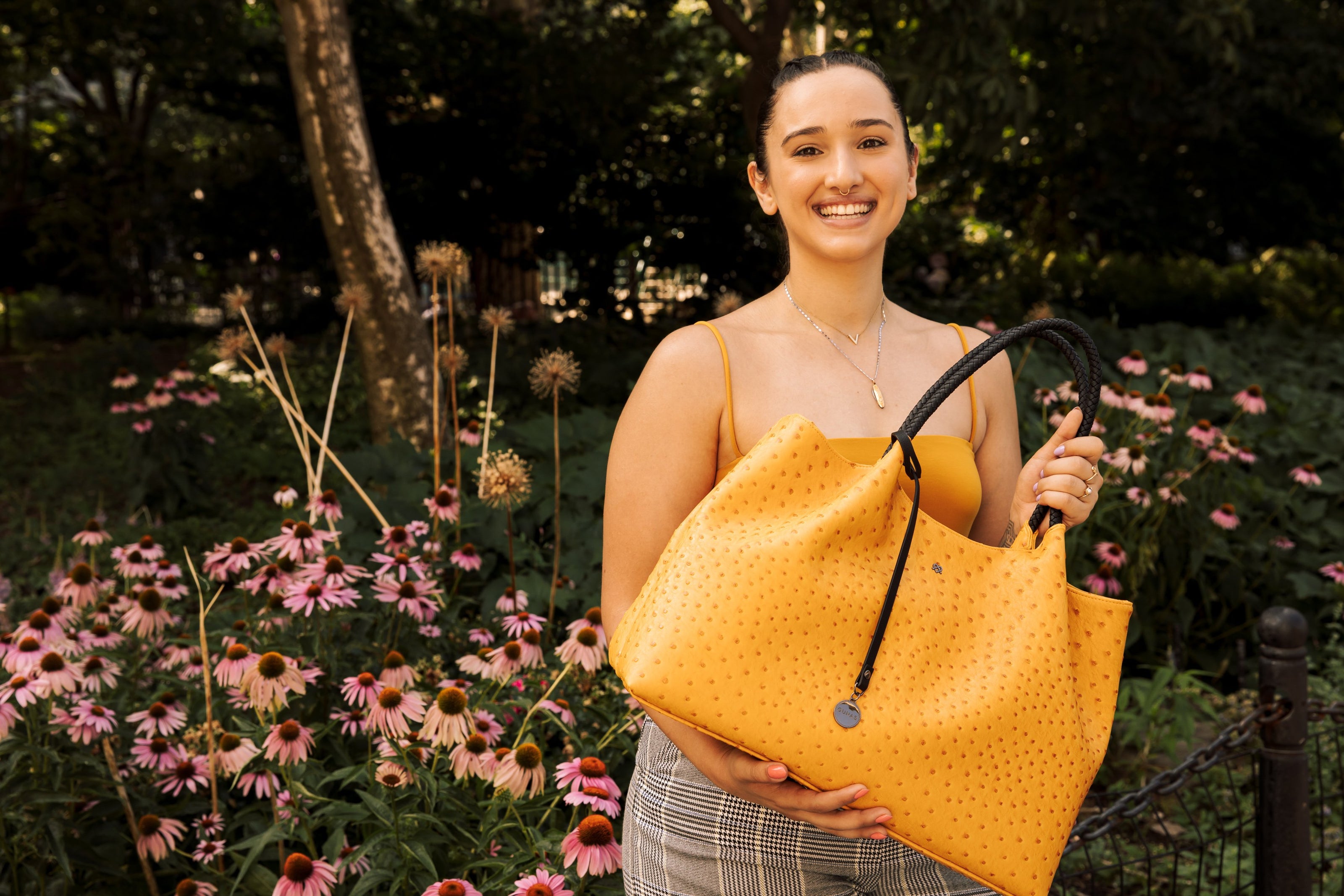 Naomi - Sac fourre-tout en cuir végétalien rose vif