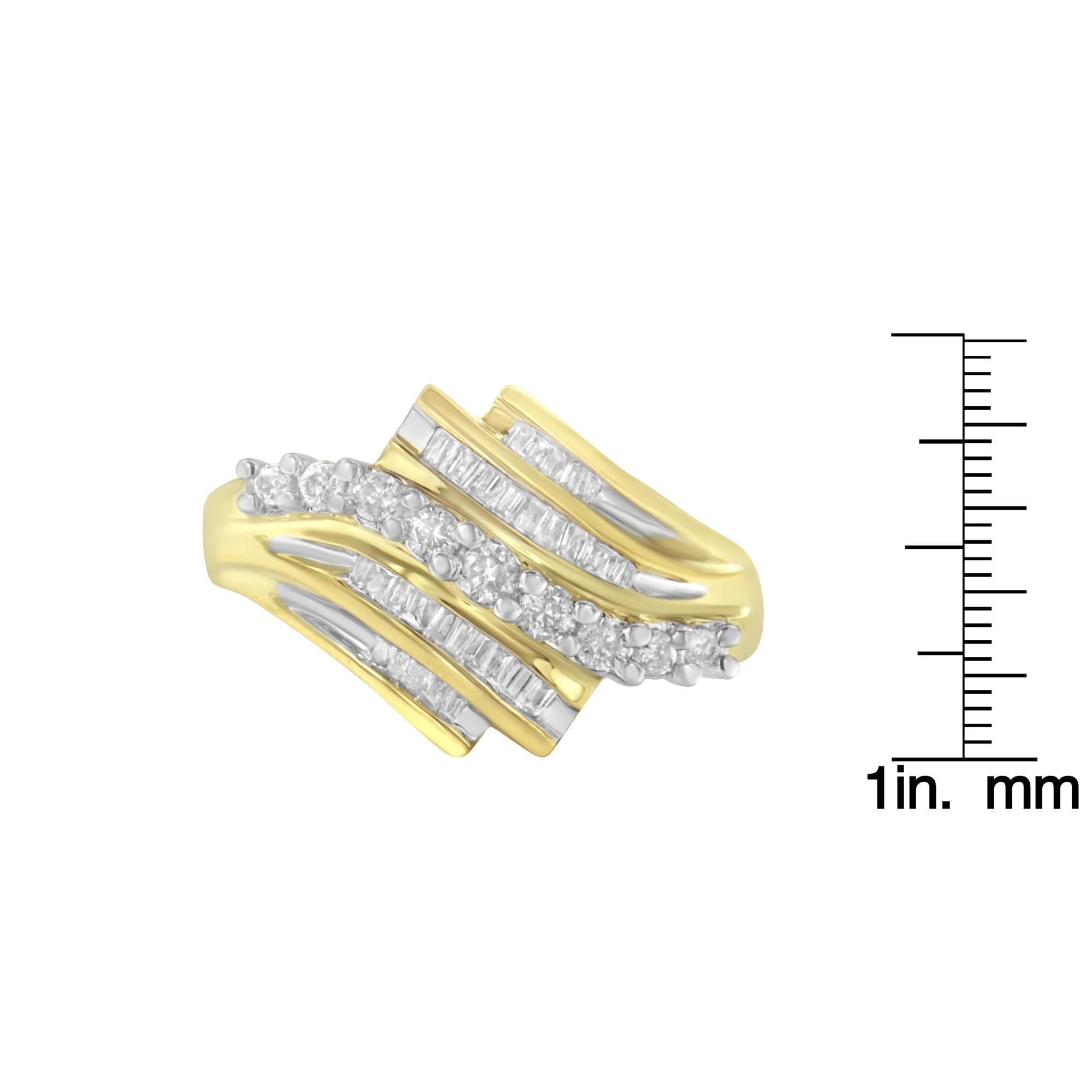 Bague ronde et baguette taille diamant en or jaune 10 carats